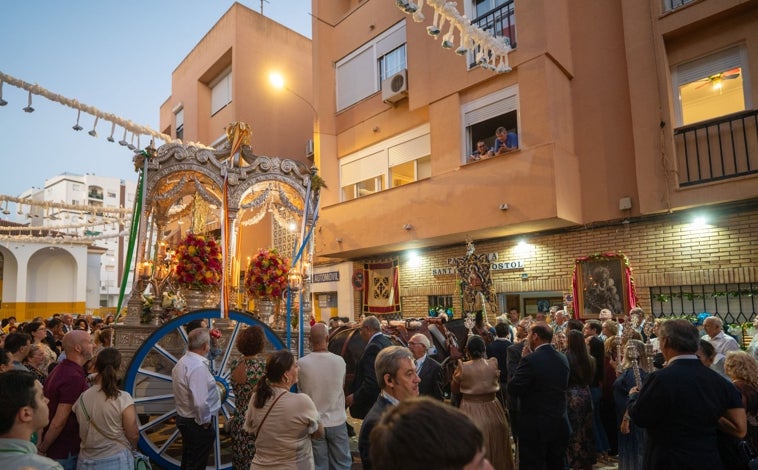 Imagen principal - El sexto traslado tuvo lugar entre la Parroquia de Nuestra Señora de los Dolores y la Santa Iglesia Catedral