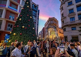 El templo donde habita la Esperanza ya acoge a la Hermandad del Rocío de Huelva