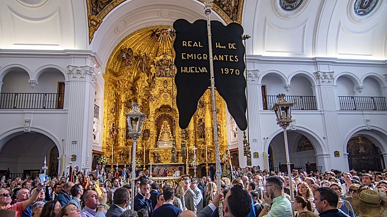 La Hermandad de Emigrantes se volverá a postrar ante la Blanca Paloma