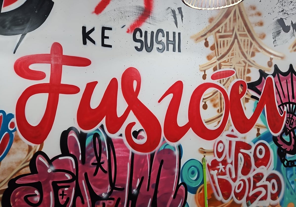 Mural decorativo en el interior del restaurante ke Sushi Fusión