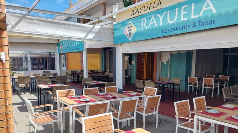 Terraza del restaurante Rayuela Mazagón