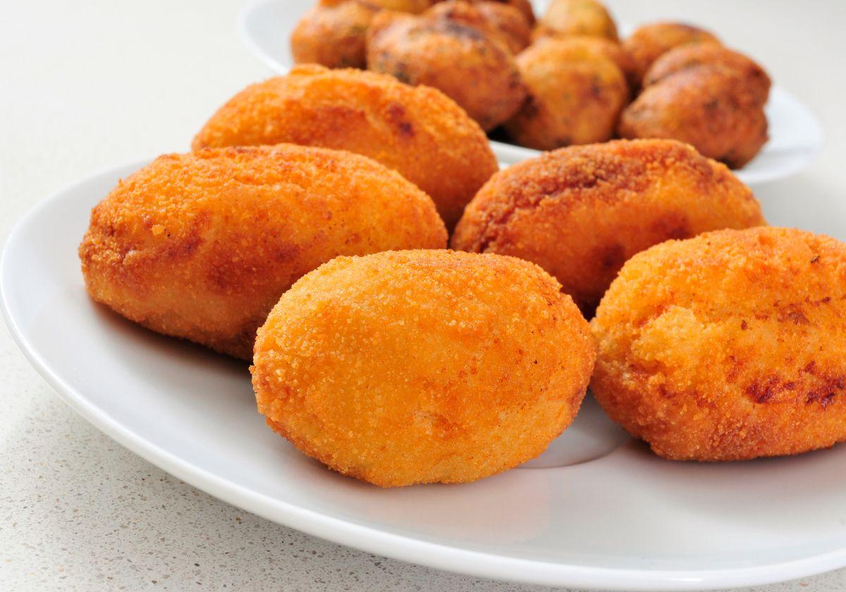 Imagen de un plato de croquetas