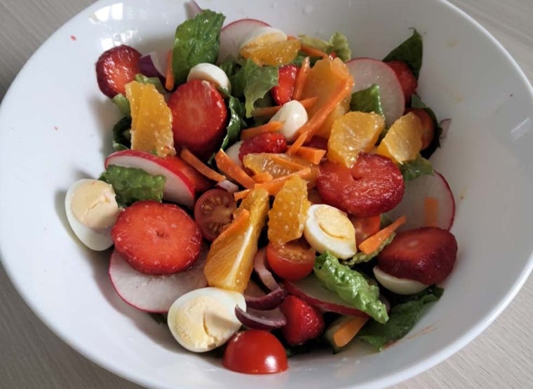 La ensalada ya en su fuente