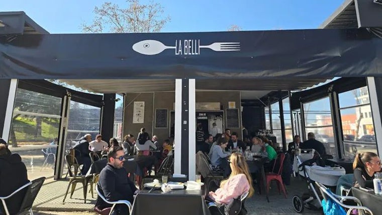 Ambiente en el Bar Restaurante La Belli, en Isla Cristina