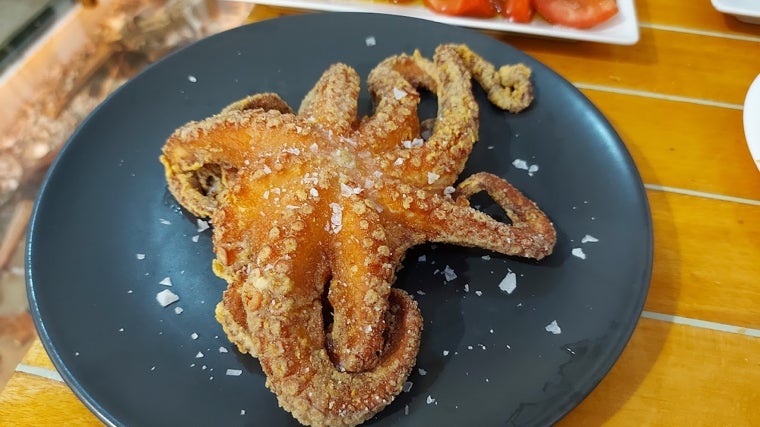 Plato de pulpo servido en la Taberna Capitán Salitre