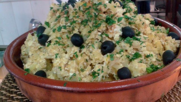 Plato de bacalao dorado servido en el Restaurante Grego