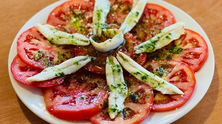 Aliño de tomate servido en el Rinconcito de Silvia