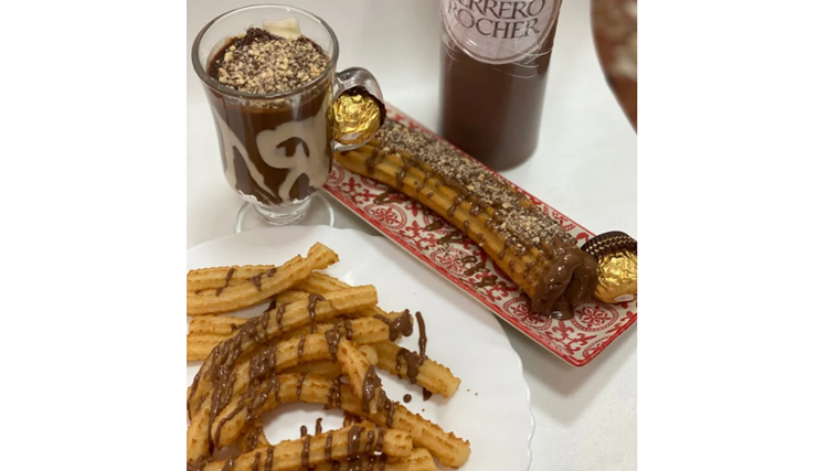 Churros rellenos servidos en la Cafetería Churrería Mario