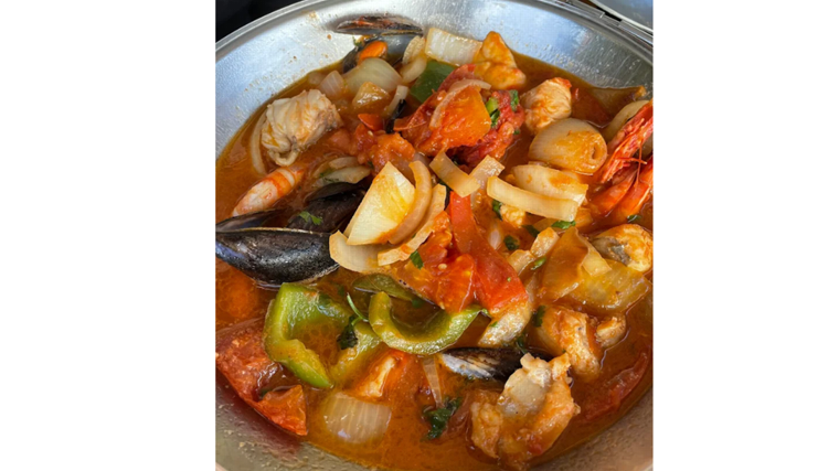 Caldeirada servida en un restaurante del Algarve