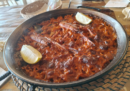 Arroz servido en el chiringuito de Punta Umbría que enamora al chef Xanty Elías