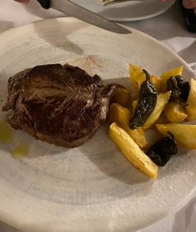 Imagen secundaria 2 - El restaurante de Huelva que se ha hecho famoso por sus increíbles vistas de Doñana: «Pasan flamencos, patos reales, caballos marismeños»