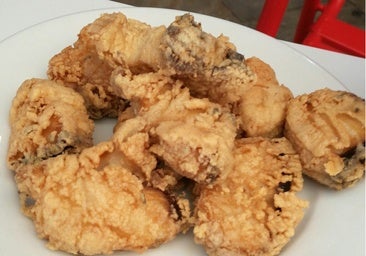 El cazón más famoso de Huelva se sirve en este restaurante: «El alma del Mercado del Carmen»