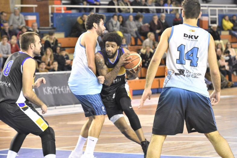 Primer triunfo de Gabriel Carrasco con el Krypteia Huelva (68-61)