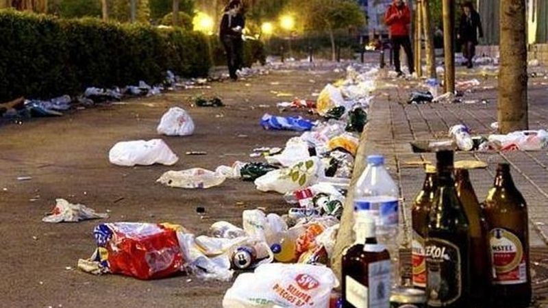 Punta Umbría se 'carga' el botellón del recinto ferial