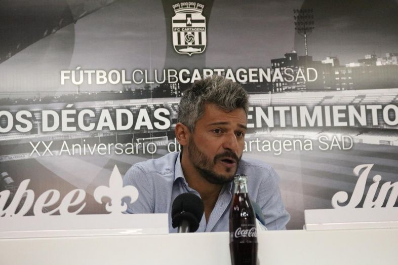 Marc Martínez pide disculpas y Munúa cree que su equipo fue superior al Decano