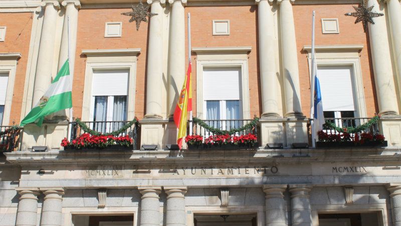 El Ayuntamiento decreta tres días de luto por los fallecidos en el incendio de La Hispanidad