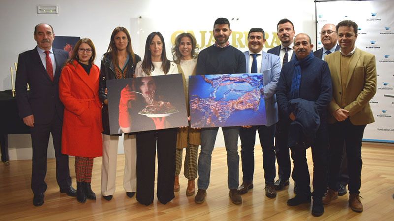 El ganador de la V edición del concurso ‘enCuadre’ de la Fundación Atlantic Copper recoge su premio