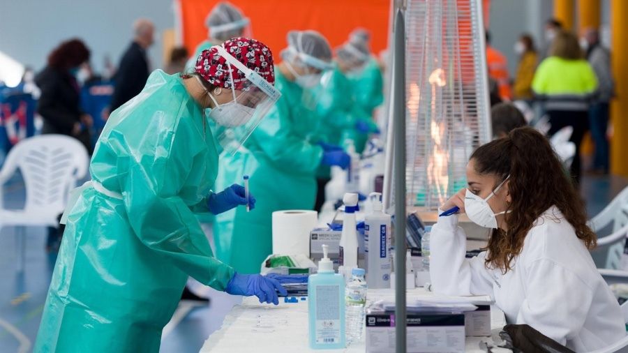 Huelva registra siete fallecidos y 599 positivos en la jornada con más casos en Andalucía de toda la pandemia