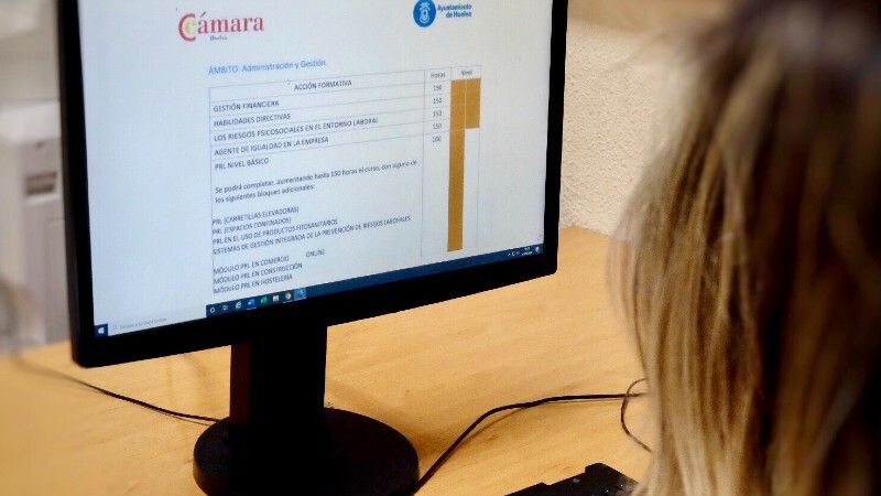 Más de 500 onubenses se interesan por los cursos para desempleados del Ayuntamiento de Huelva y la Cámara de Comercio