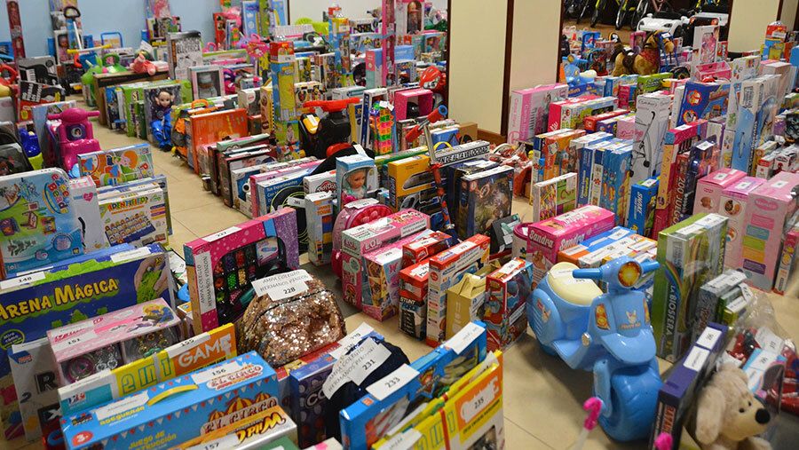 Listos para su recogida los regalos para niños y mayores del gran sorteo organizado en Palos