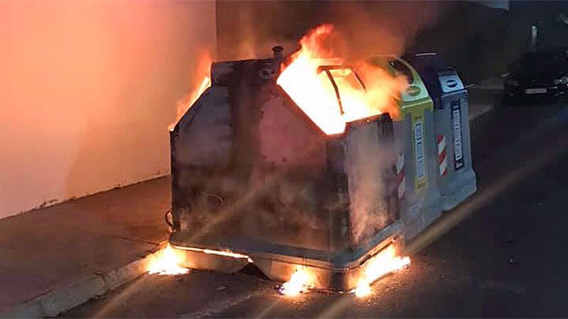El Consorcio interviene en 8 días en varios fuegos en contenedores por rescoldos de chimeneas