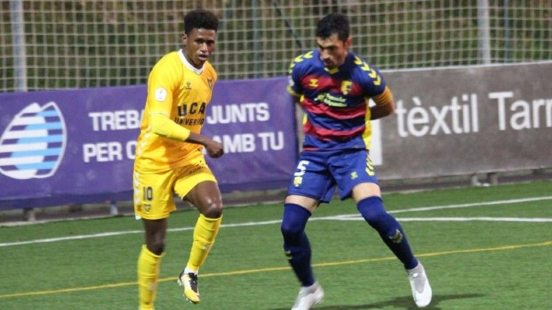 El UCAM Murcia le da la baja a Mustafá y la Balona ficha a Víctor Mena