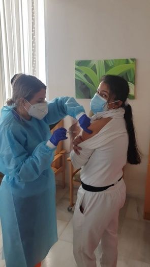 Finaliza el proceso de vacunación contra el Covid-19 en la residencia 'Virgen del Carmen' de Isla Cristina