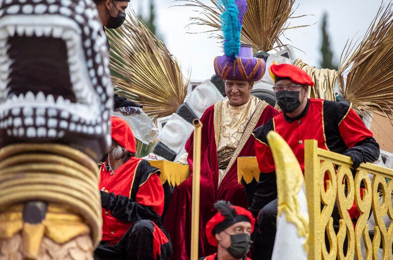 La Cabalgata de Reyes devuelve la ilusión a Huelva en el año de su centenario
