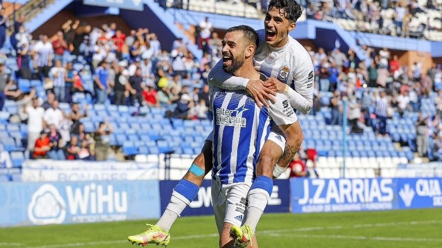 El pichichi Delgado engrosa su cuenta goleadora 