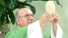 Fallece el presbítero almonteño Domingo Martín
