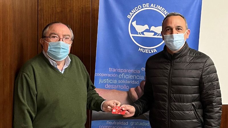 Fundación Cepsa entrega tarjetas de combustible para los vehículos de reparto del Banco de Alimentos