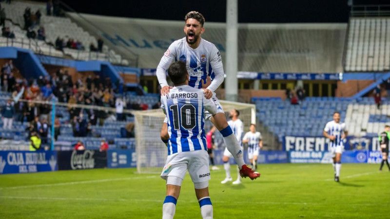 Adriá Arjona: “Ojalá pueda seguir mucho tiempo así, besándome el escudo con gol y victoria”
