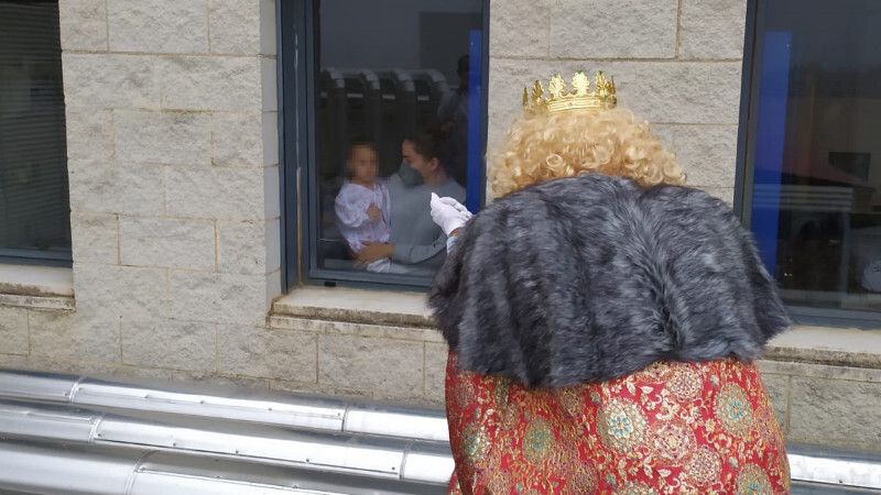 CSIF dona juguetes educativos al área de Pediatría del Hospital Juan Ramón Jiménez