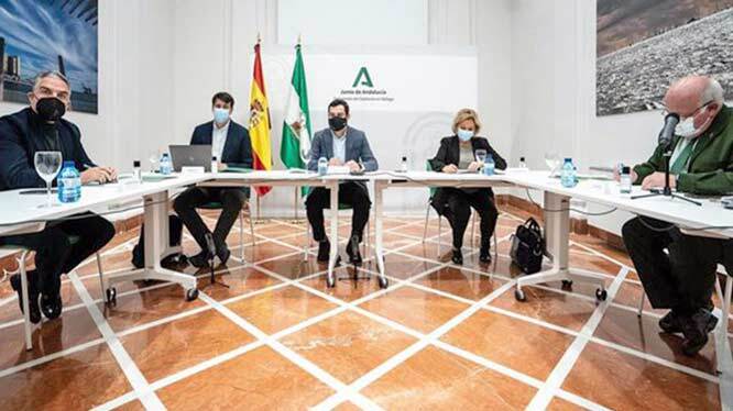 Andalucía no adopta nuevas restricciones y sólo pide extender pasaporte Covid en bares y discotecas hasta final de enero