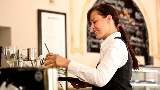 Un hotel de 4 estrellas de Almonte precisa de diez camareros y diez cocineros