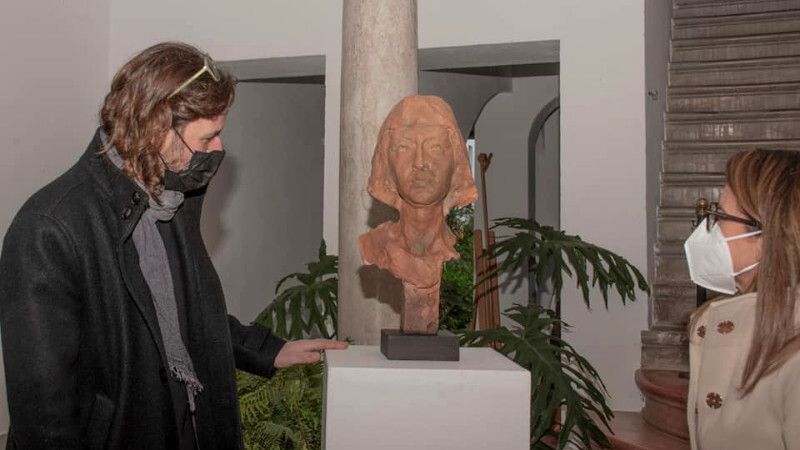 El busto del I Marqués de Ayamonte ya luce en el Patio de la Casa Grande
