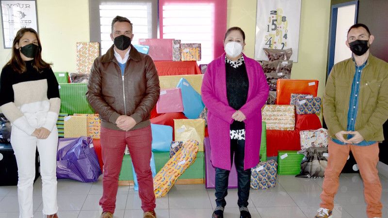 Medio centenar de niños puntaumbrieños reciben regalos gracias a 'Sonríe con un juguete'