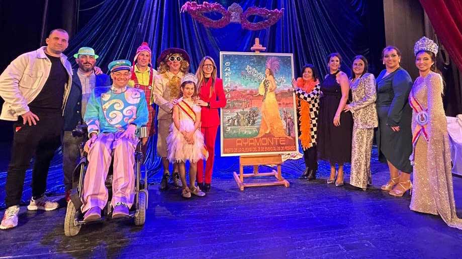 Pórtico carnavalero en Ayamonte con la presentación del cartel y las cortes infantil y juvenil