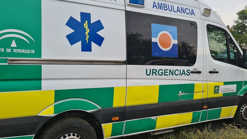 Cuatro heridos tras salirse de la vía un turismo en Zalamea la Real