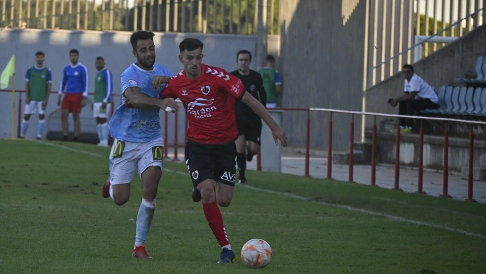 Pellizco económico para el Cartaya con el traspaso de Antonio Molina al Burgos