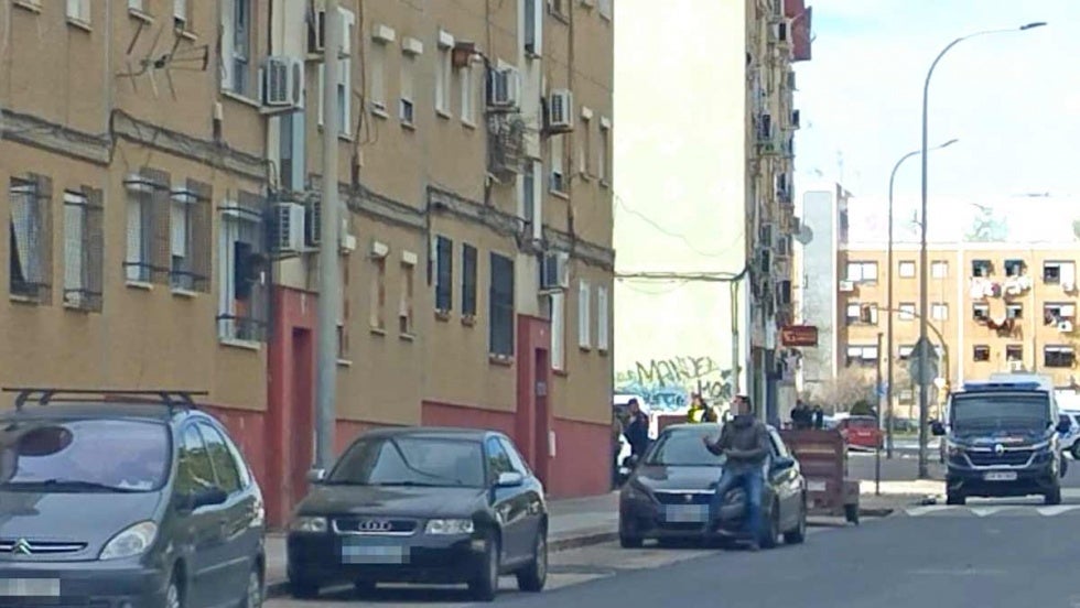 El detenido que se atrincheró con una bombona pudo haber participado en un 'incidente armado' horas antes