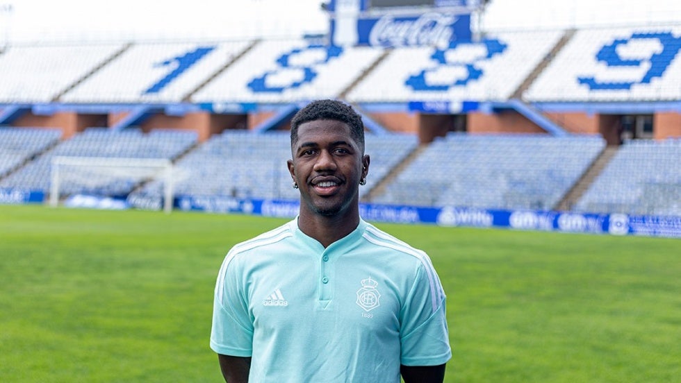 Laerte, otro de los errores del verano, ya no es jugador del Recre