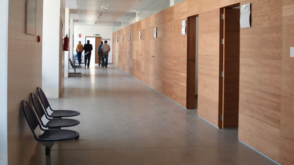 Trasladan al hospital a una trabajadora del centro de salud de El Torrejón tras sufrir la agresión de un usuario