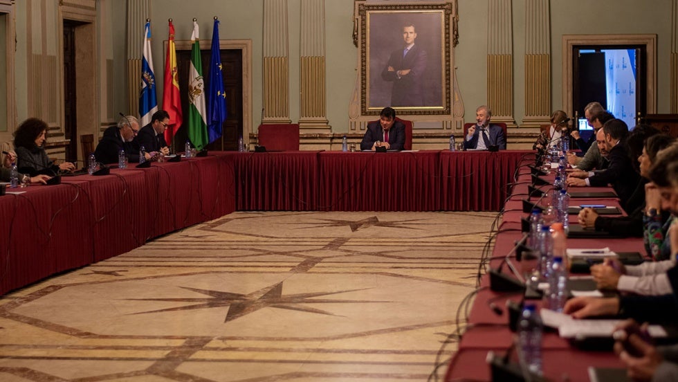 Voto en contra de Mesa de la Ría y abstención de Adelante en la ratificación de las Medallas de Huelva