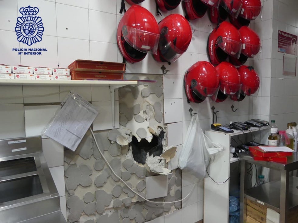 Detenidos tres delincuentes que realizaron un butrón en un Telepizza de Huelva capital