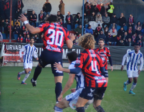Rubén Serrano rescata a un Decano sin fuerzas (0-1)