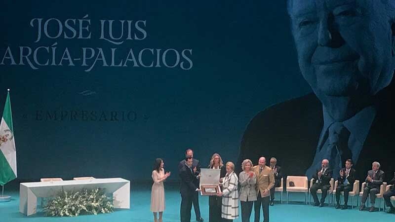 La familia de García Palacios recoge título de Hijo Predilecto