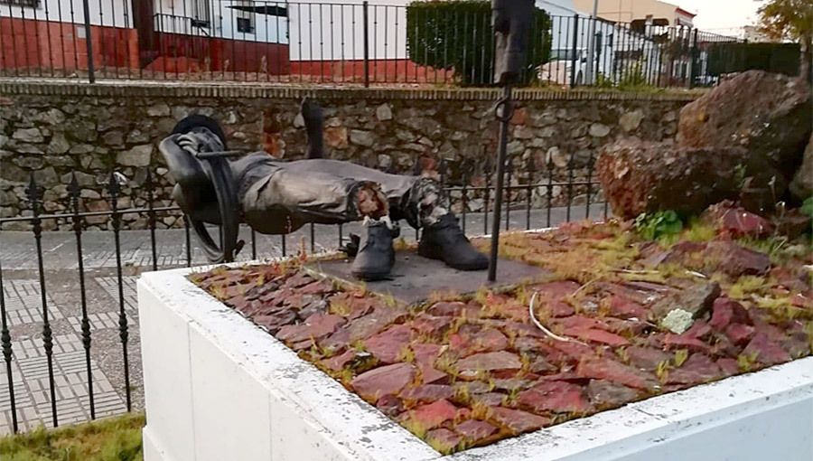 Destrozan el monumento al minero de Tharsis