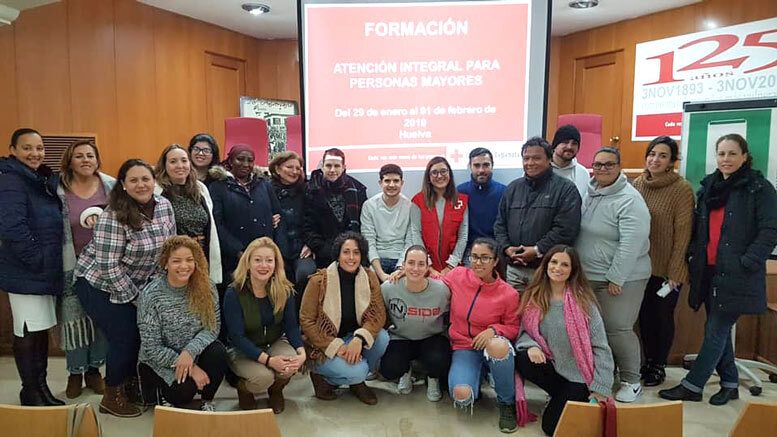 25 voluntarios reciben un curso de Cruz Roja para atender a personas mayores