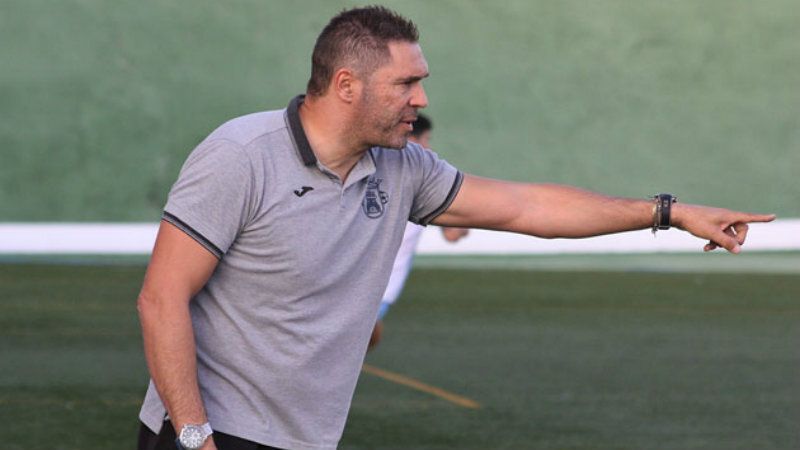 Rafa Navarro suple a Curro Torres en el Córdoba y el Ibiza cesa a Palop